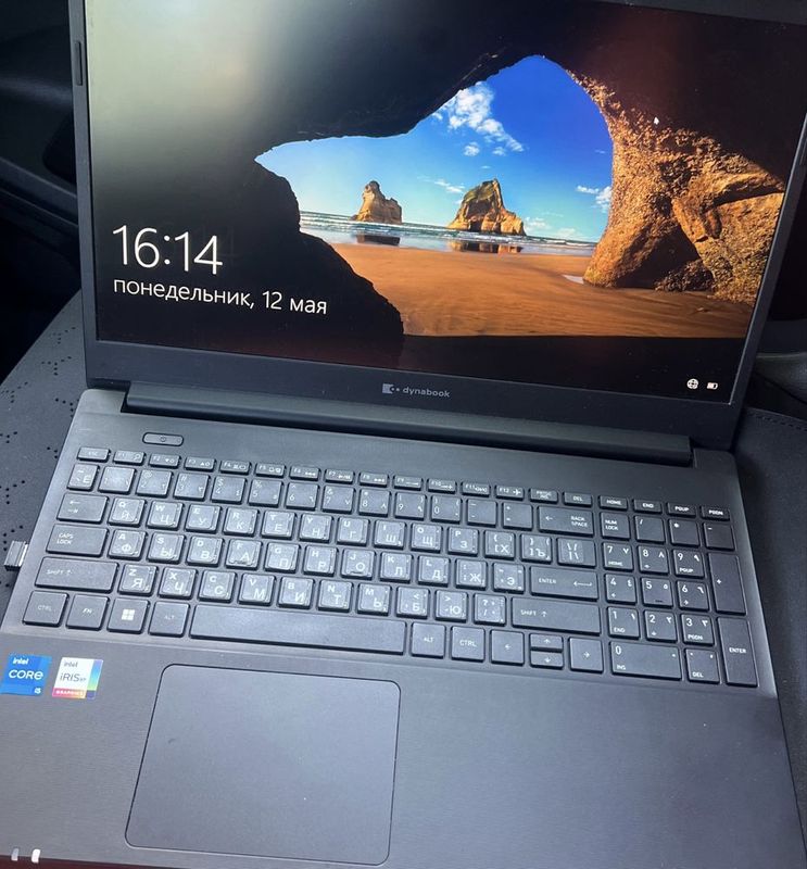 Toshiba, Dynabook. Toshiba, Dynabook.