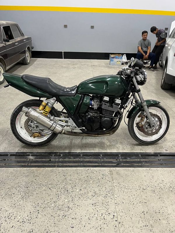 Mototsikl Yamaha XJR 400 Mototsikl Yamaha XJR 400