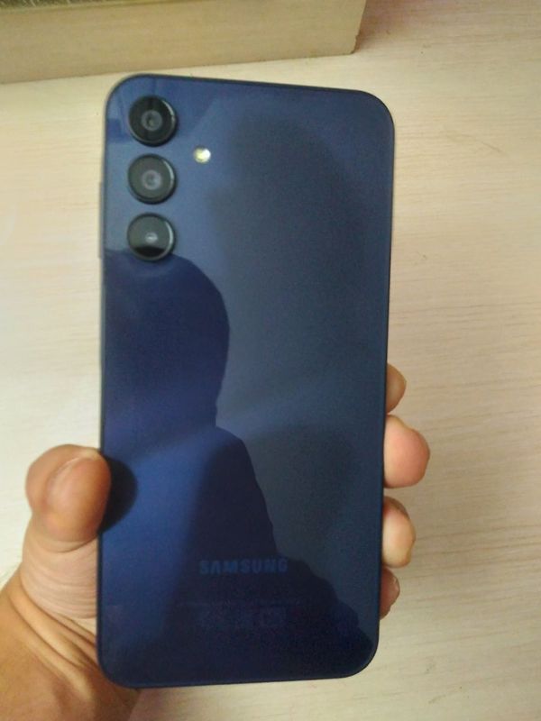 Samsung A15 Xotrasi 128gb ideal xolatda karobkasi bor