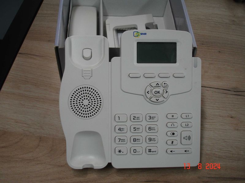 Продам IP телефон SNR-VP-52