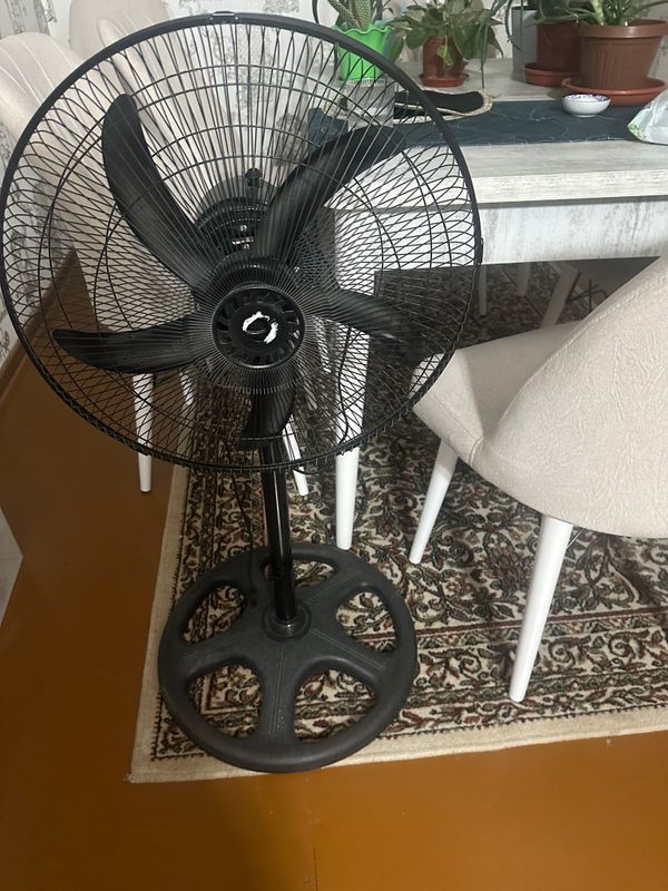 Ventilyator sotiladi Ventilyator sotiladi