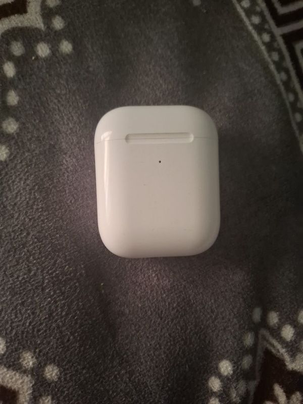 Airpods 2.2 sotiladi holati zor orginal