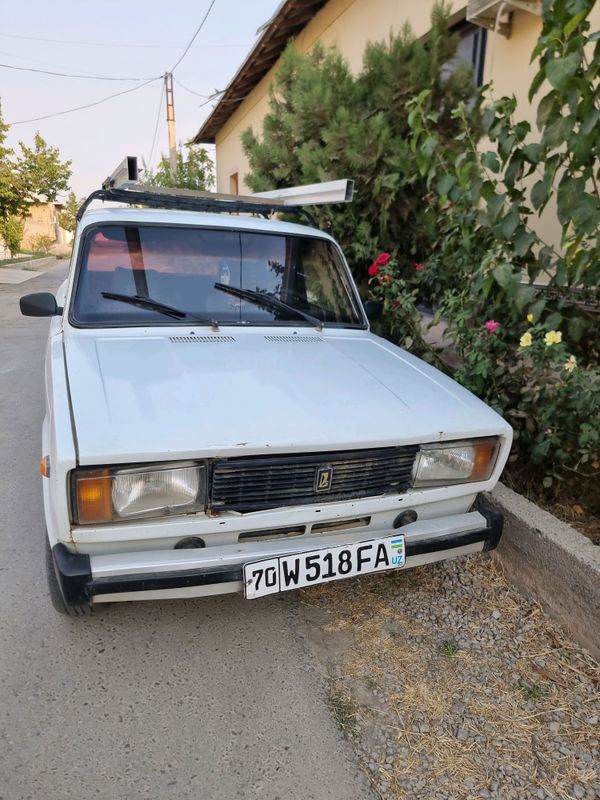 Yurub turgan moshina Vaz 21 0