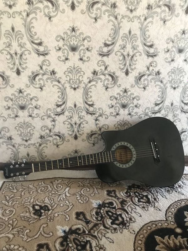Classic gitara srocna sotiladi Classic gitara srocna sotiladi