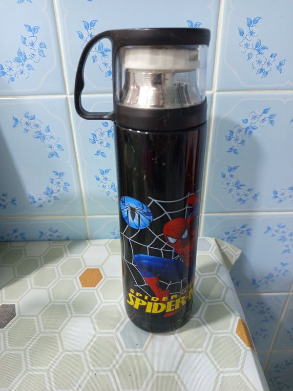 Продаётся термос и бутылка для воды Продаётся термос и бутылка для воды