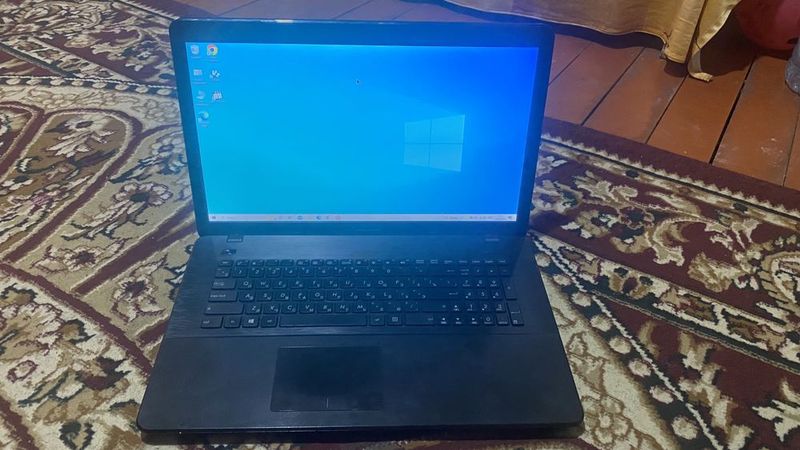 ASUS Noutbook MR752