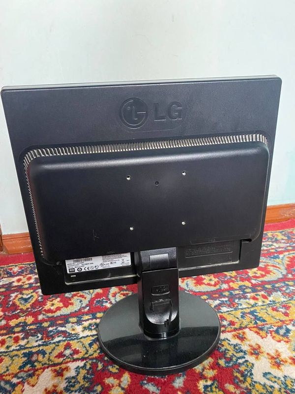 Монитор Lg FlatronL1742S