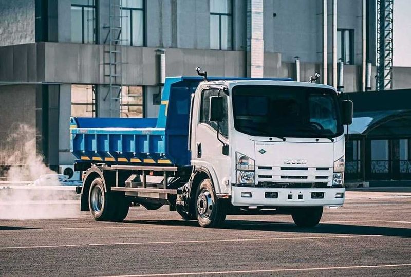 Isuzu Somasval Isuzu Refrijera Yuk Avtomobili Halol Nasiyta Savdo