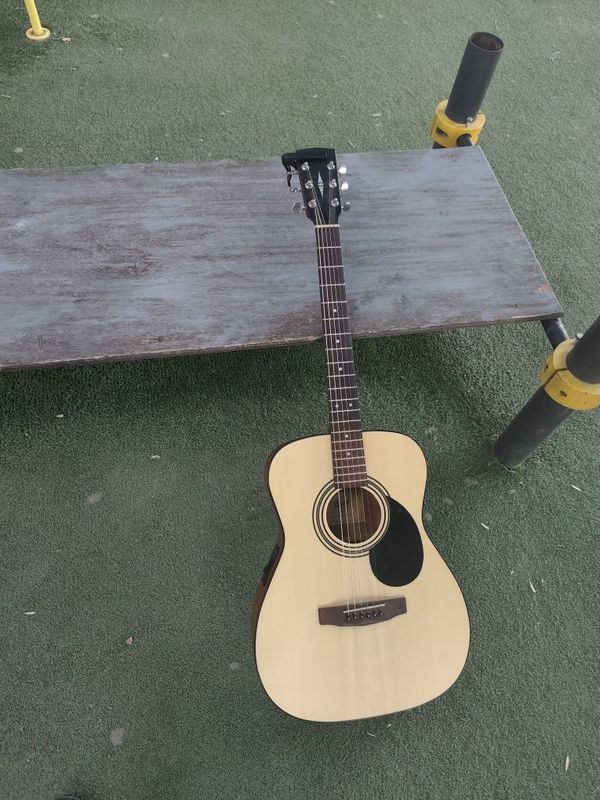Продам гитару Cort AF510