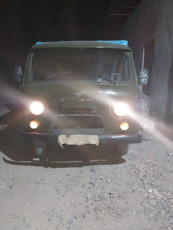 Уаз сотилади матор 24 ,акуслятор 4та балон янги 3та ракета метан балон Уаз сотилади матор 24 ,акуслятор 4та балон янги 3та ракета метан балон