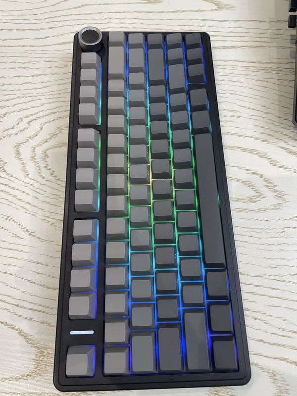 Klavyatura F75 . Klavyatura F75 .