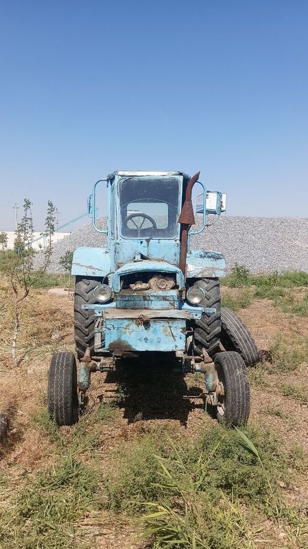 Traktor T28 sotiladi Traktor T28 sotiladi