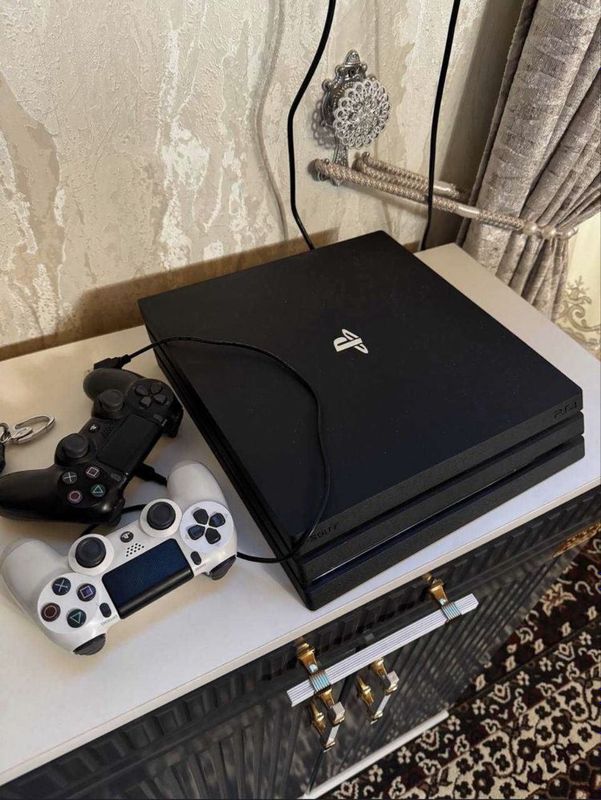 Playstation 4pro в отличном состоянии