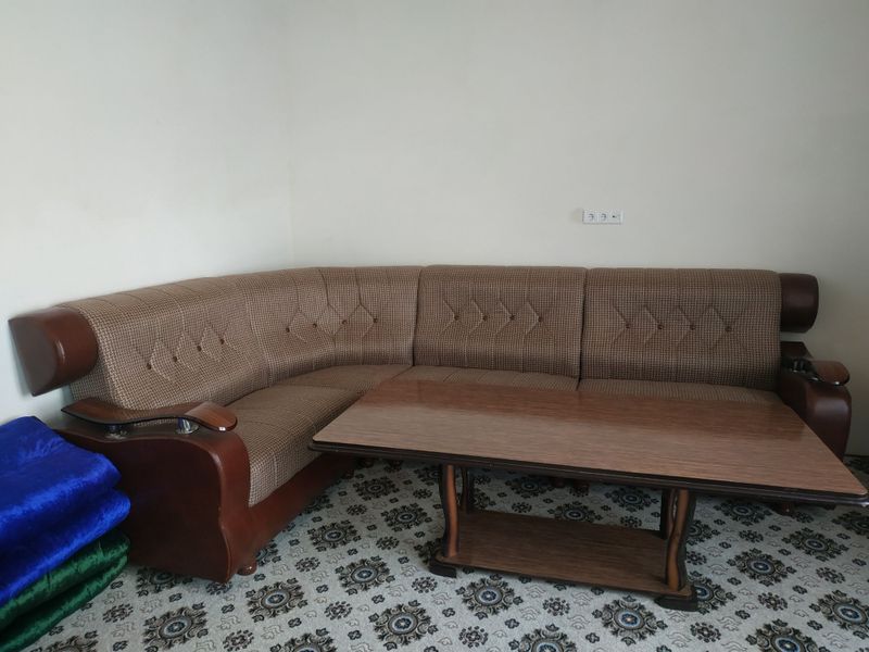Ugolok divan stoli bilan Ugolok divan stoli bilan