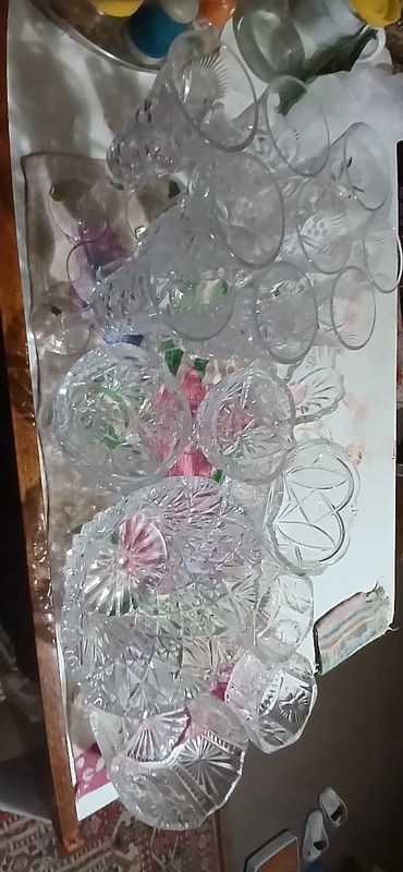 Продаётся ПОЛНОСТЬЮ (фужеры,конфетницы, салатницы
