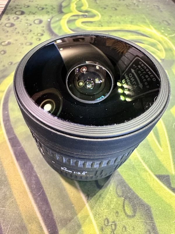 Обьектив EF SIGMA 8mm 3.5 FISHEYE Обьектив EF SIGMA 8mm 3.5 FISHEYE