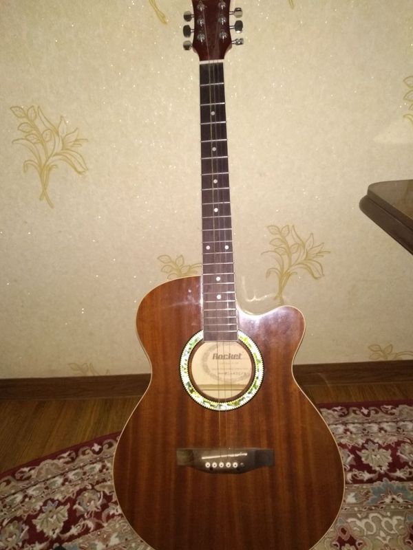 Gitara 'ROCKET', srochna sotiladi. Gitara 'ROCKET', srochna sotiladi.