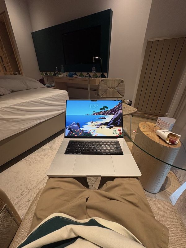 Macbook M1 Pro 16 inch full box Macbook M1 Pro 16 inch full box