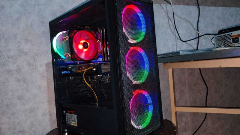 ПК для игр и учебы / i7 8700 + RX 580 8GB / Отличное состояние