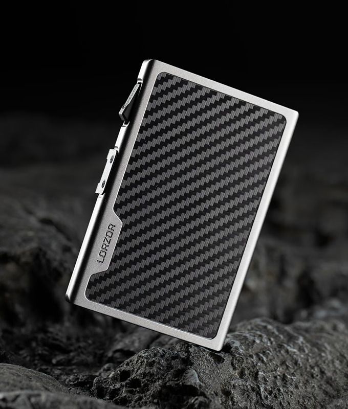 Карбоновый кардхолдер LORZOR (Kickstarter Edition) Карбоновый кардхолдер LORZOR (Kickstarter Edition)