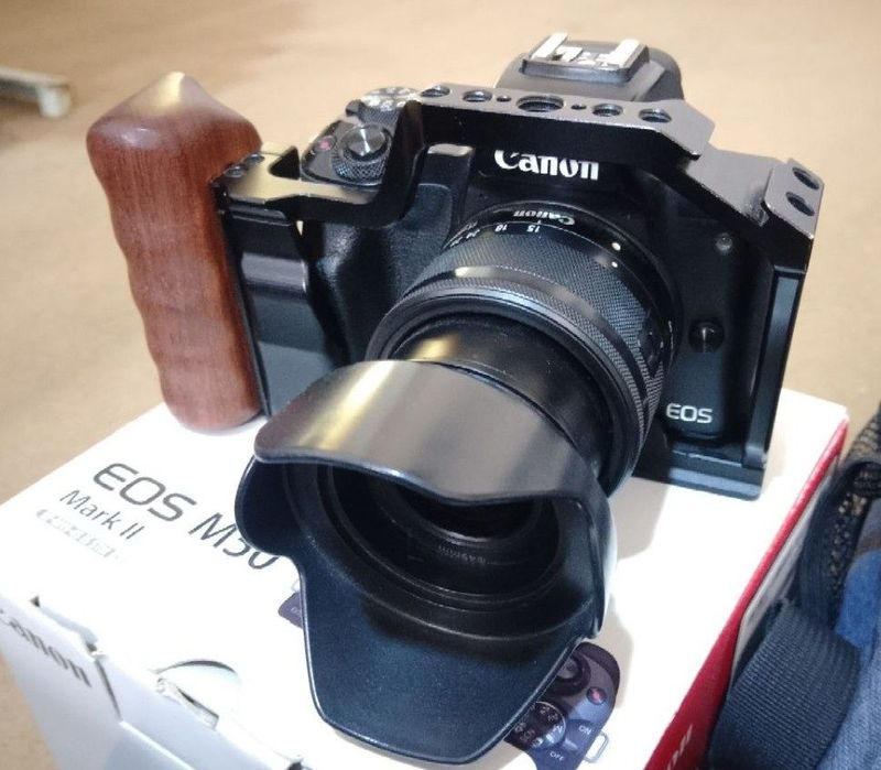 Canon EOS M50 mark2 sotiladi