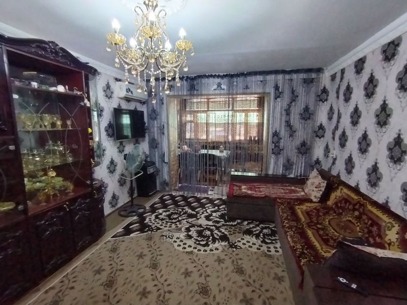 Уй сотилади! 1 этаж.2 хона 3 хона килинган.20.000$