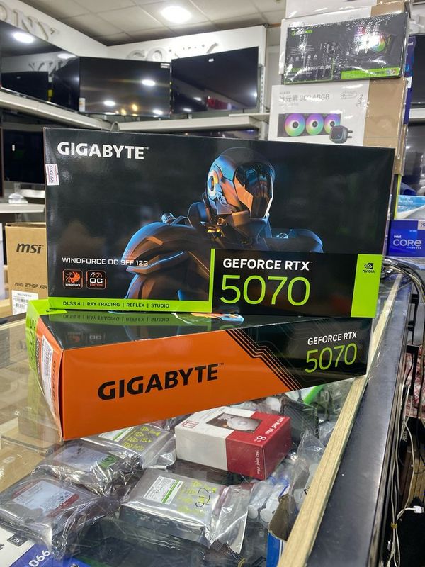 Видео карта rtx5070 12gb oc gigabyte 3fan Видео карта rtx5070 12gb oc gigabyte 3fan