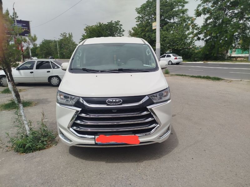 JAC M4 Avtomobil JAC M4 Avtomobil