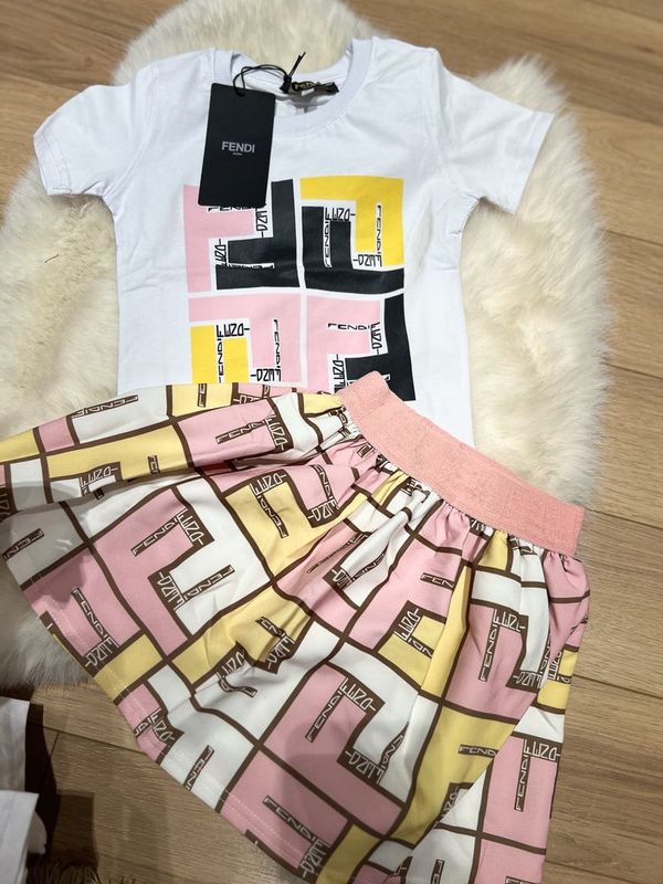Dvoyka dlya devochki Fendi Dvoyka dlya devochki Fendi