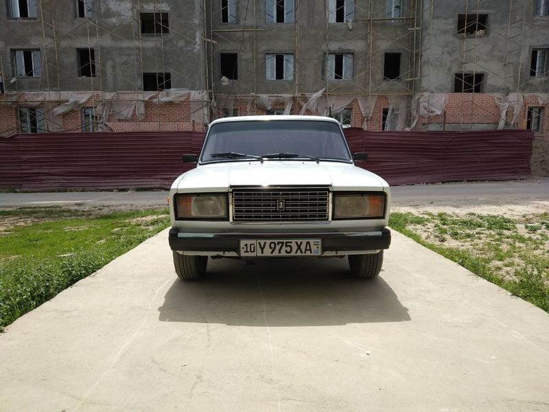 Olasiz minasiz yurib turgan moshina Olasiz minasiz yurib turgan moshina
