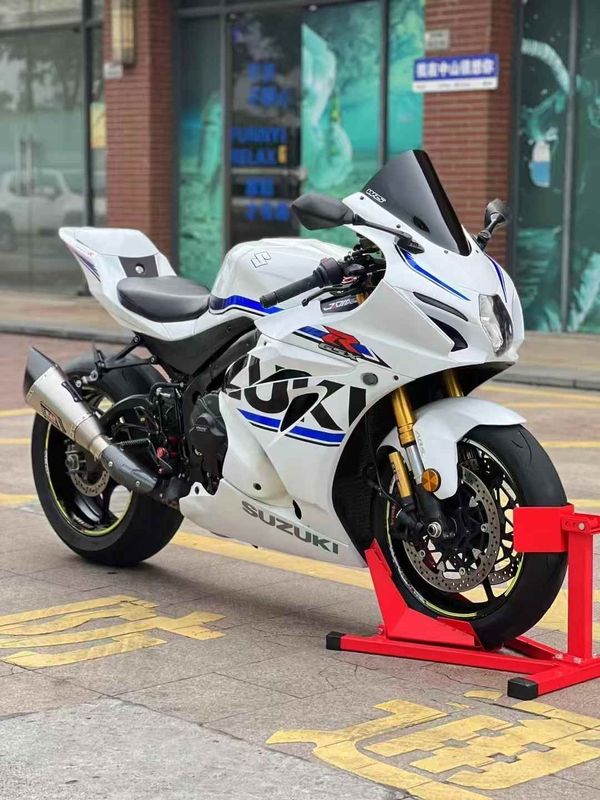 Продаётся мотоцикл suzuki gsx-r1000 Продаётся мотоцикл suzuki gsx-r1000