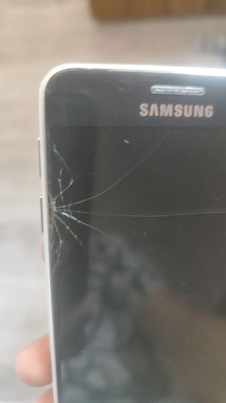 Samsung Galaxy A3(6) Samsung Galaxy A3(6)