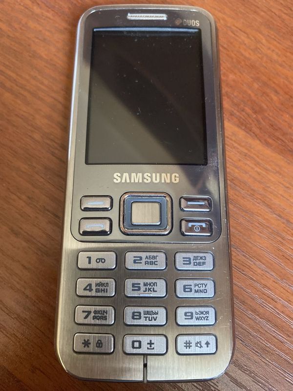 Кнопочный ный телефон Samsung Кнопочный ный телефон Samsung