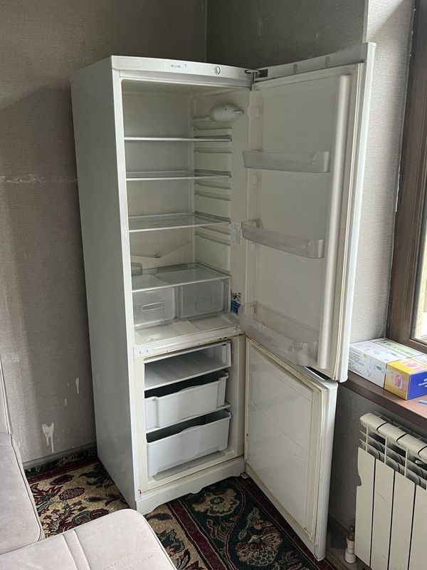 Холодилник indesit Холодилник indesit