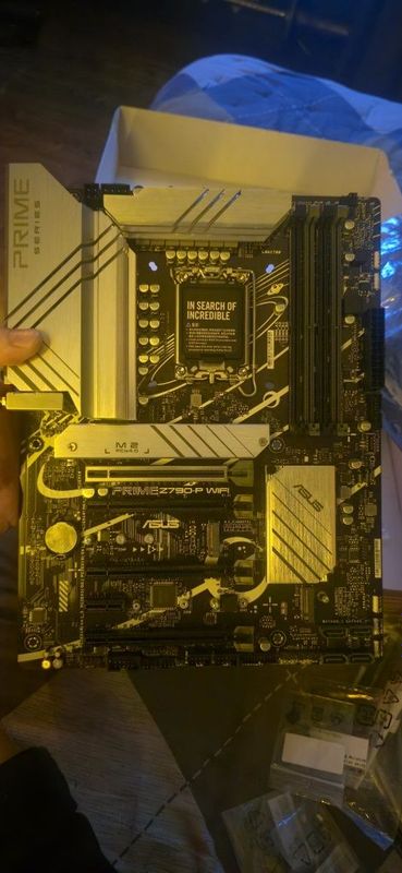 Материнская плата Asus z790-p wifi ddr5 Материнская плата Asus z790-p wifi ddr5