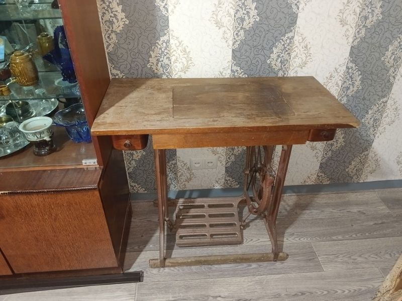 Продам швейную машинку