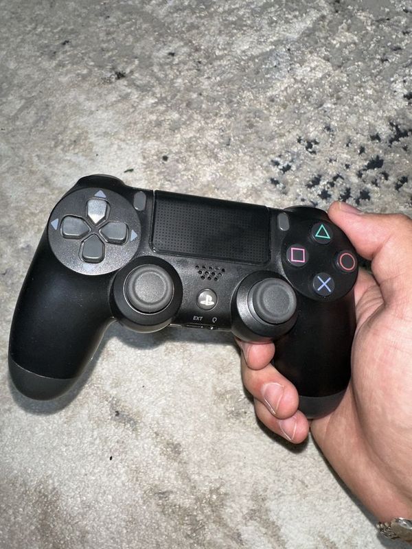 Djostik sony zor xolatda Djostik sony zor xolatda