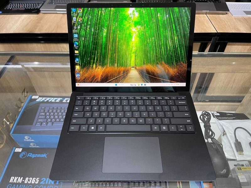 Microsoft surface laptop 5 CORE i7-1265U ram 16 ssd 256