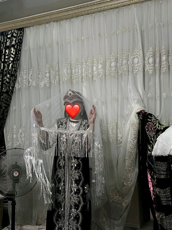 Qiz bazmi uchun ansambl. Narxi lichkada kelishladi Qiz bazmi uchun ansambl. Narxi lichkada kelishladi