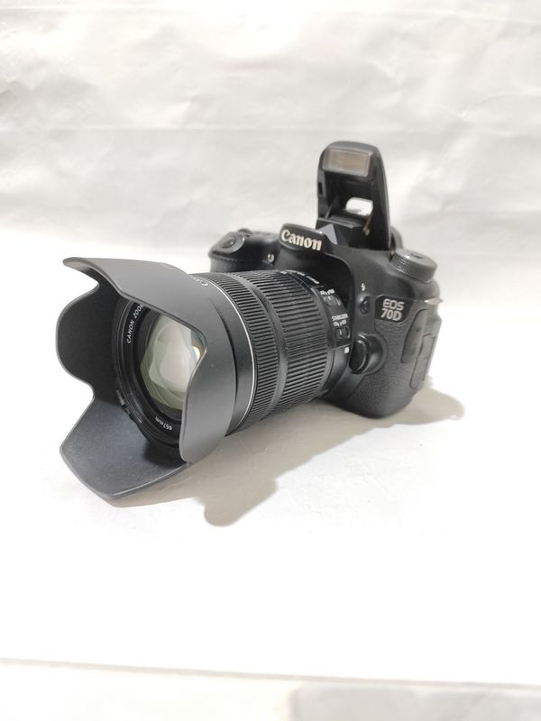 Canon EOS 70D + объектив 18-135mm сумка в комплекте Canon EOS 70D + объектив 18-135mm сумка в комплекте
