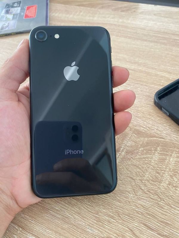 Iphone 8 qora srochni Iphone 8 qora srochni