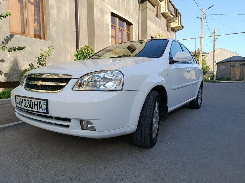 Срочно сотилади ласетти автомат 1.8 мотор 2010 йил.
