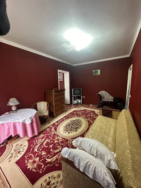 Сдается в аренду 1в2/3/5 на м-ве Ахмад Югнаки (Ориентир 120,256 Школа Сдается в аренду 1в2/3/5 на м-ве Ахмад Югнаки (Ориентир 120,256 Школа