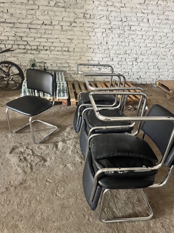 Продам офисные кожаные стулья 7 штук