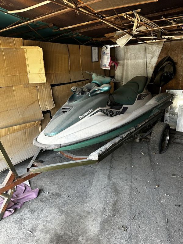 Срочно продается гидроцикл Sea-doo rotax с новым двигателем Срочно продается гидроцикл Sea-doo rotax с новым двигателем