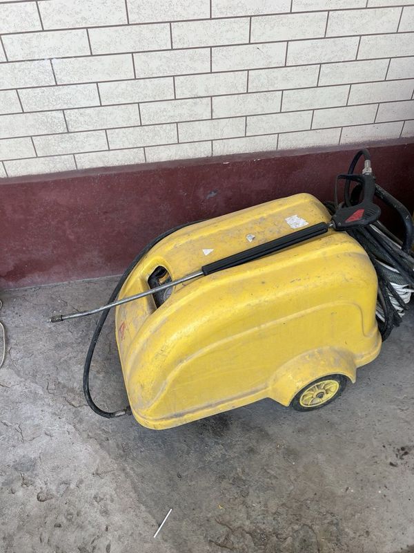 Karcher sotiladi Karcher sotiladi