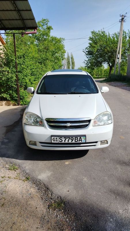 Lacetti 1.8 sotiladi Lacetti 1.8 sotiladi