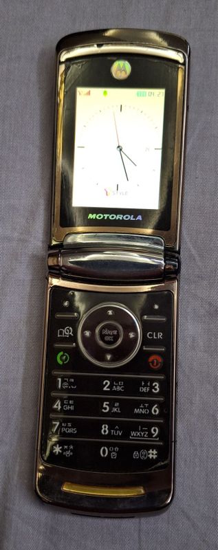 Motorola v9 CDMA Gold