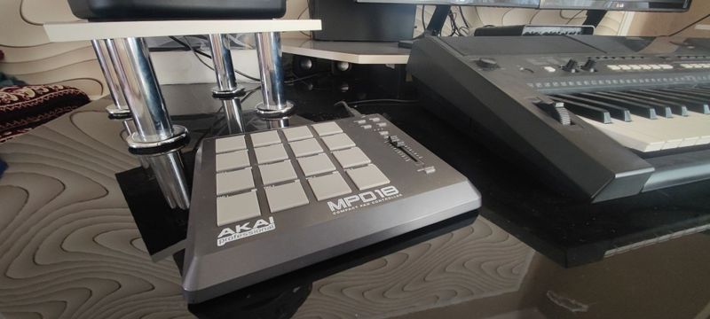 Akai MPD 18