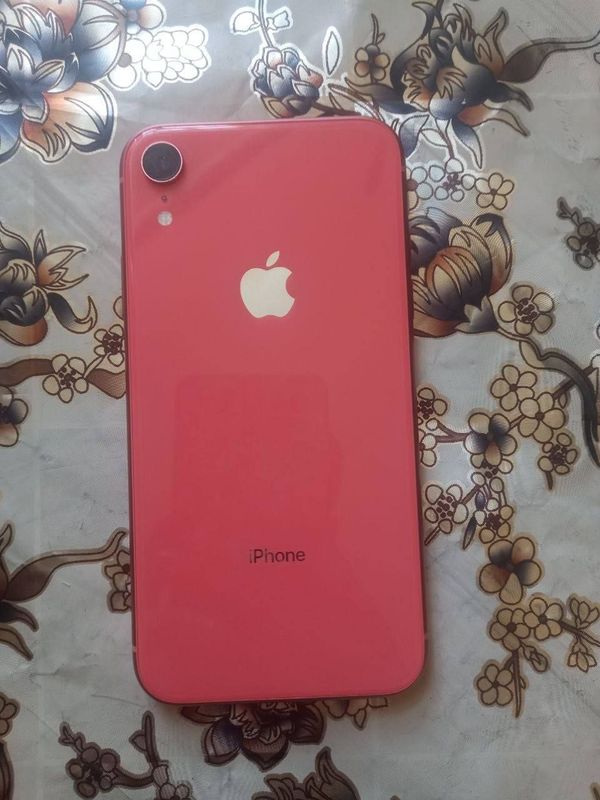 Iphone XR qizil va Sariq ranglari Iphone XR qizil va Sariq ranglari